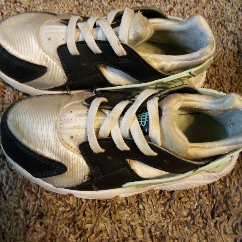 Nikes toddler shoes